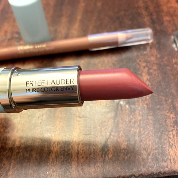 Estée Lauder • Pure Color Envy Lipstick • Full size: 0.12g • Shade: 420 - Picture 2 of 8
